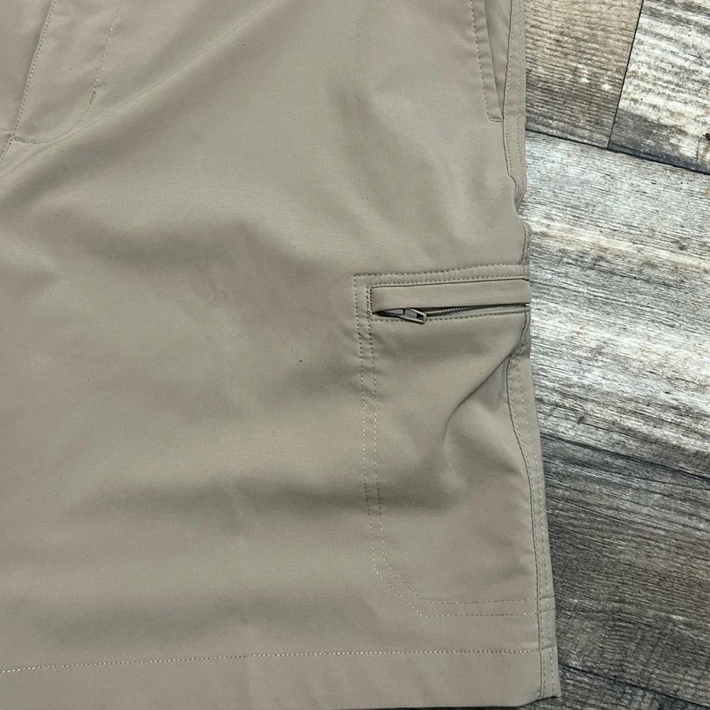 Chaps Shorts Golf Mens Khaki Stretch Zip Pockets Flat Front Cargo Sz 40